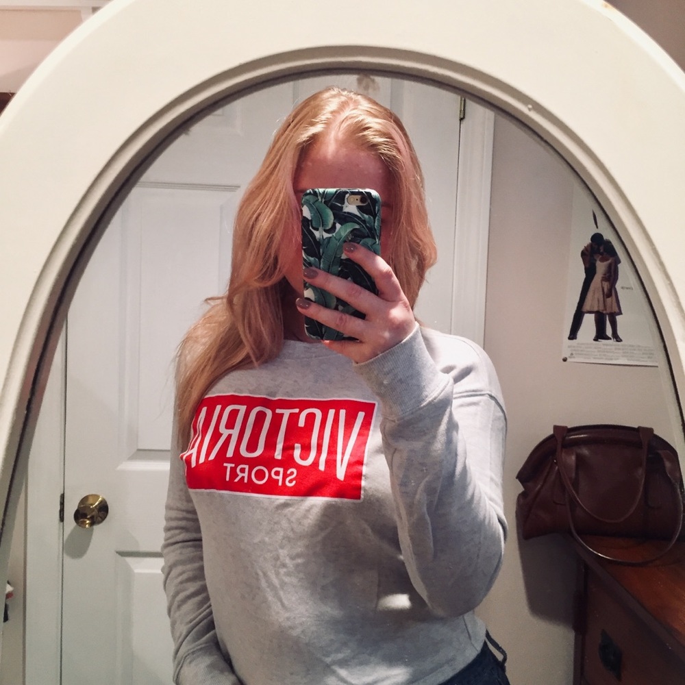 Victoria Sport Cropped Sweatshirt